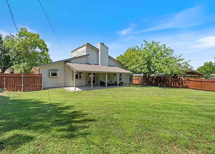 Holiday home Guest Favorite W Free Parking In Round Rock! Round Rock