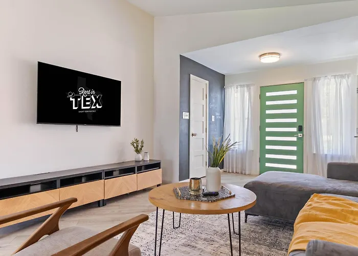 Guest Favorite W Free Parking In Round Rock! Holiday home *