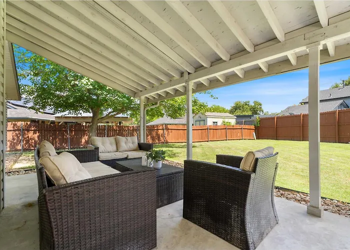 Guest Favorite W Free Parking In Round Rock! Holiday home *