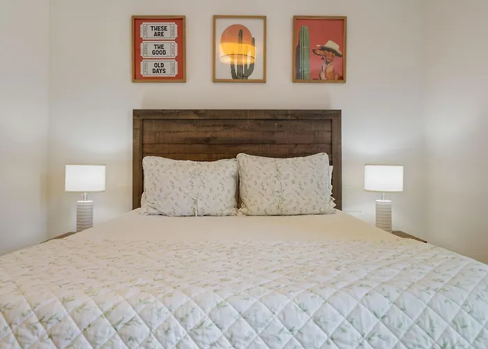 Holiday home Guest Favorite W Free Parking In Round Rock! Round Rock