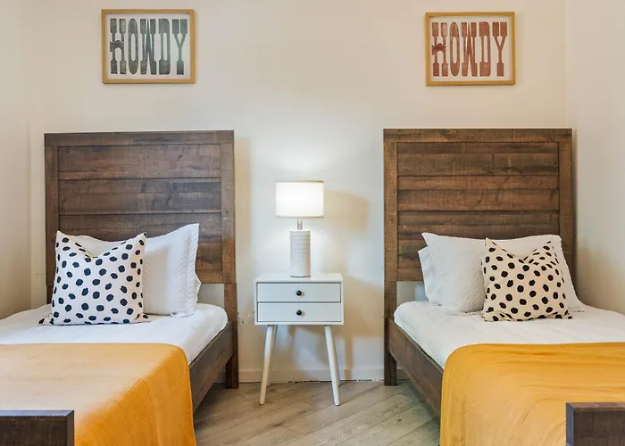 Guest Favorite W Free Parking In Round Rock! Holiday home
